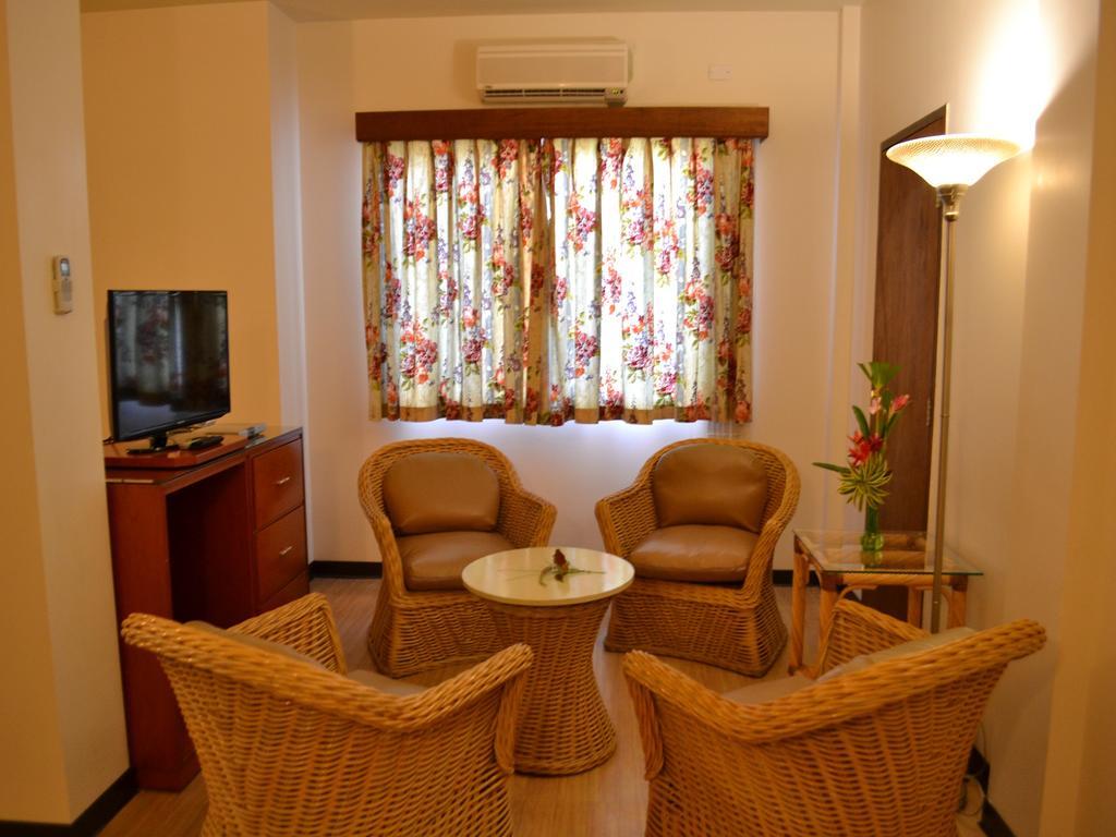 West Plaza Malakal Hotel Koror Exterior photo