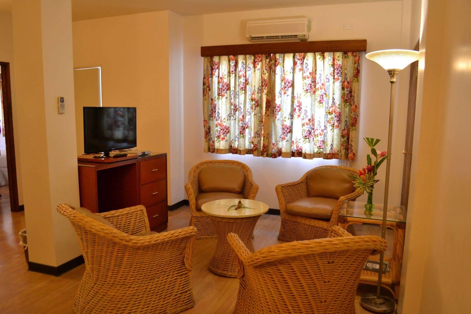 West Plaza Malakal Hotel Koror Exterior photo