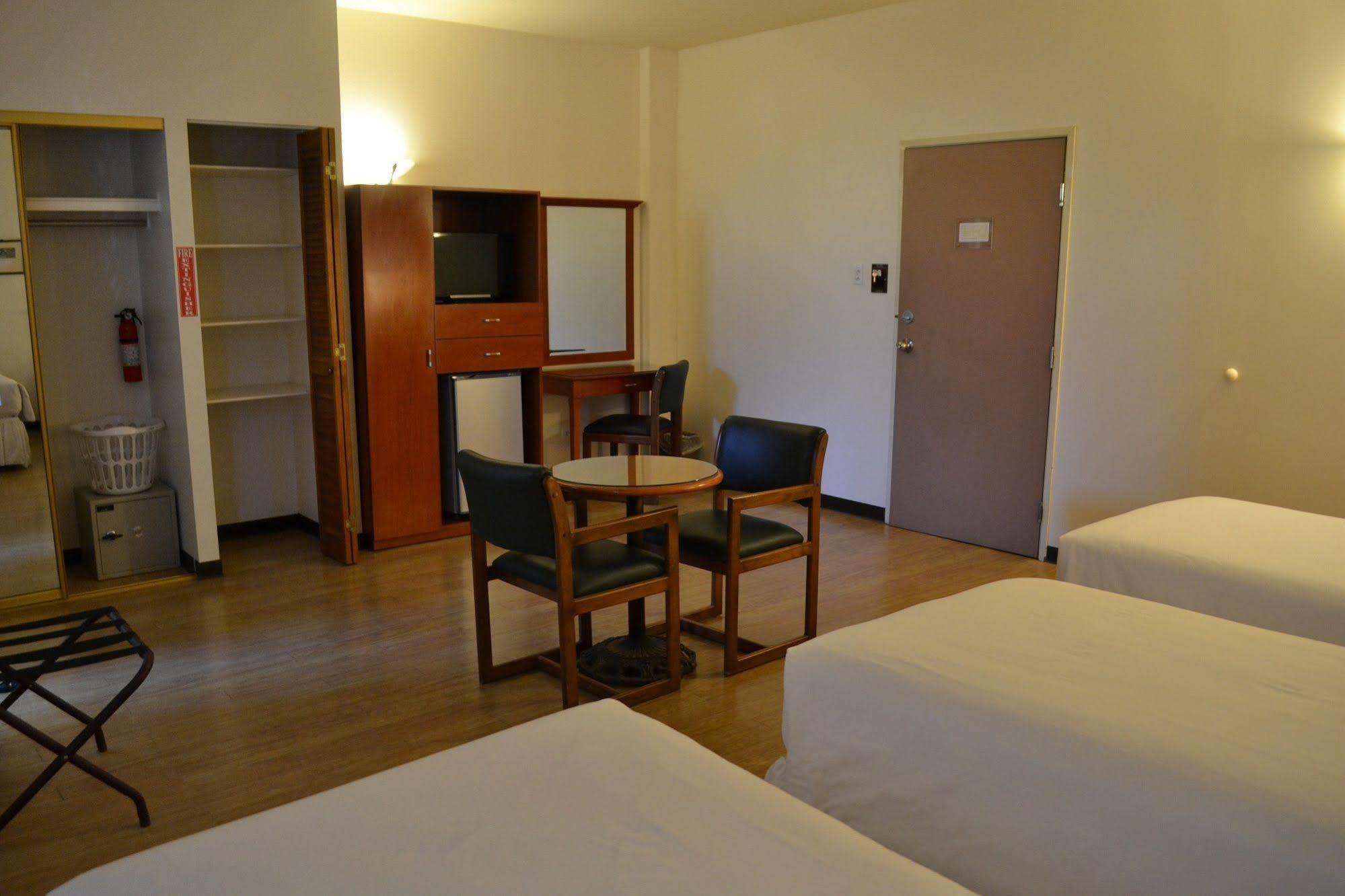 West Plaza Malakal Hotel Koror Exterior photo